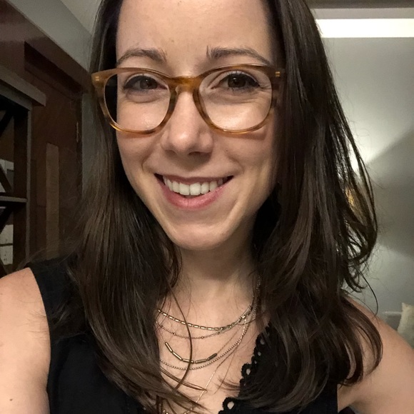 Meet your Posher, Deanna - Picture 2 of 2